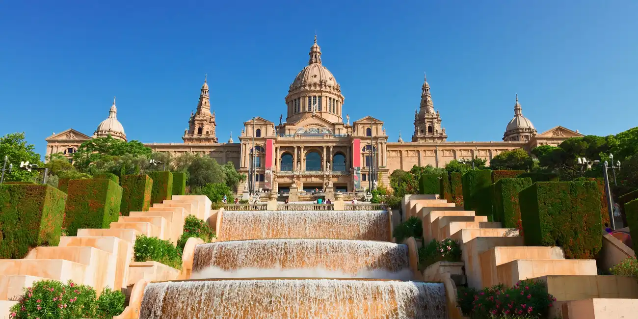 Architecture fantastique, plages méditerranéennes et vie nocturne animée dans la ville cosmopolite de Barcelone. Meilleurs Pass pour visiter Barcelone en Espagne en 2026.