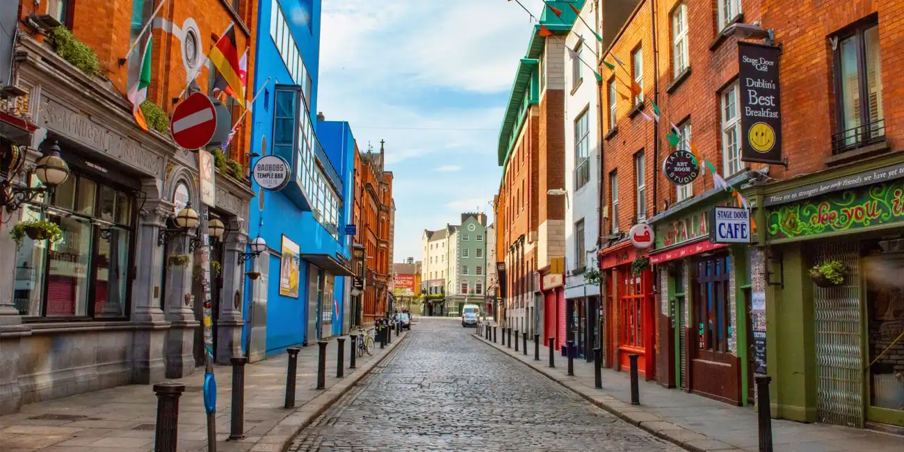 Une ville vibrante où histoire, culture et convivialité se rejoignent au son de la musique celtique. Meilleurs Pass pour visiter Dublin en Irlande en 2026.