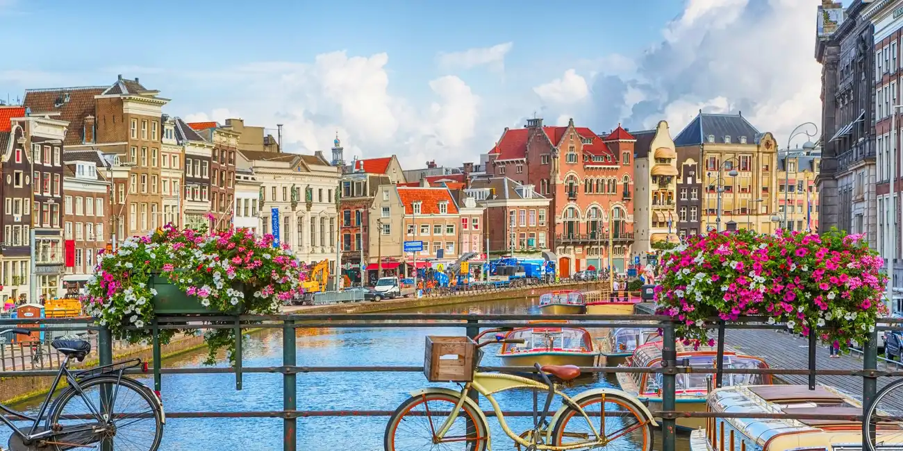 Discover the Venice of the North, with picturesque canals and cultural richness, for an unforgettable experience in the Netherlands. Best Passes to visit Amsterdam in Netherlands in 2026.